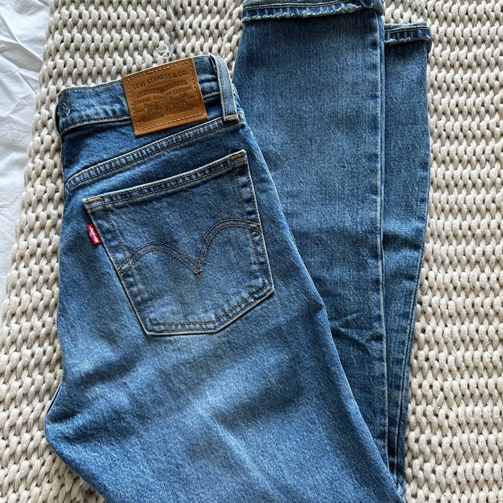 Levi dark washed wedgie jeans